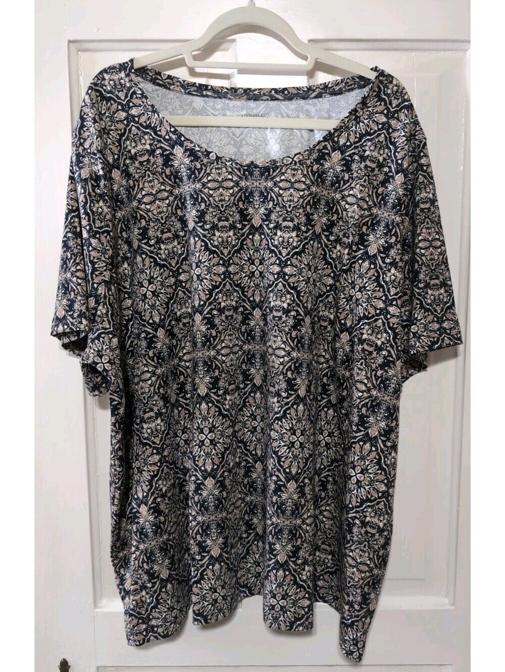 Catherines Suprema Black Medallion Scoop Neck Tee Boho Woman's 3X(1483)A